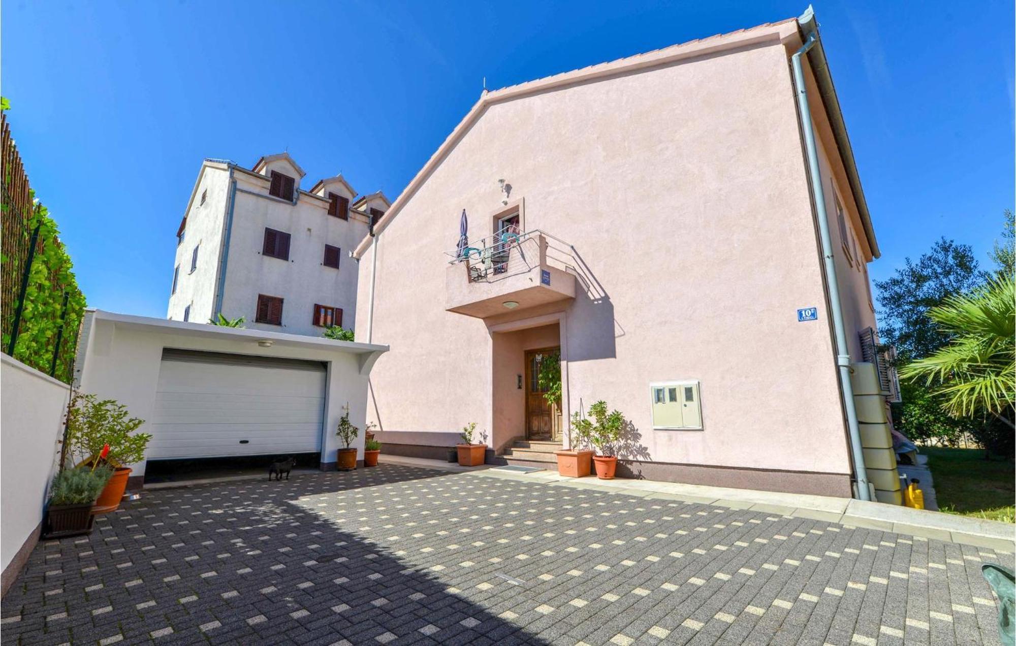 1 Bedroom Nice Apartment In Задар Экстерьер фото
