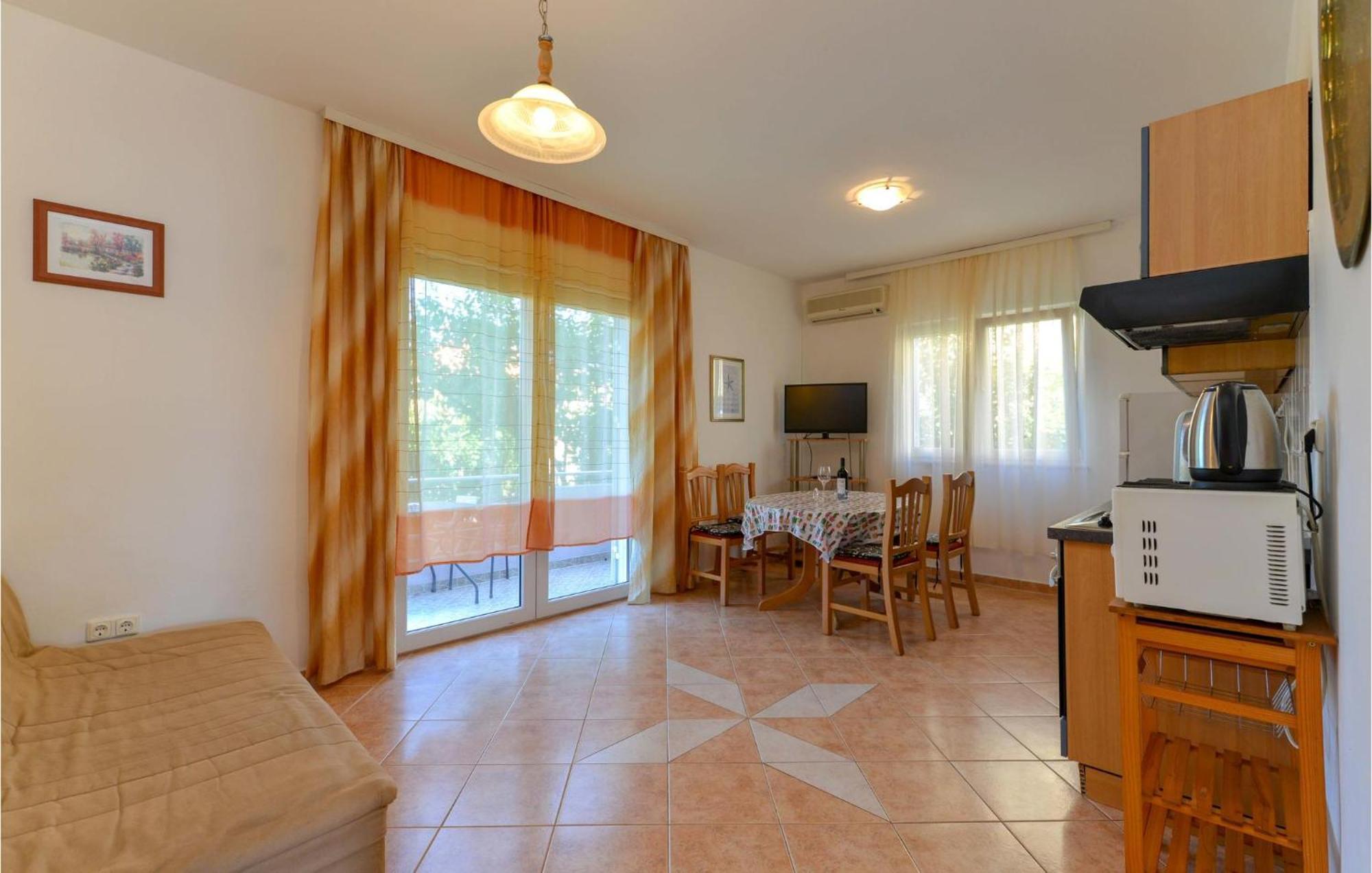 1 Bedroom Nice Apartment In Задар Экстерьер фото
